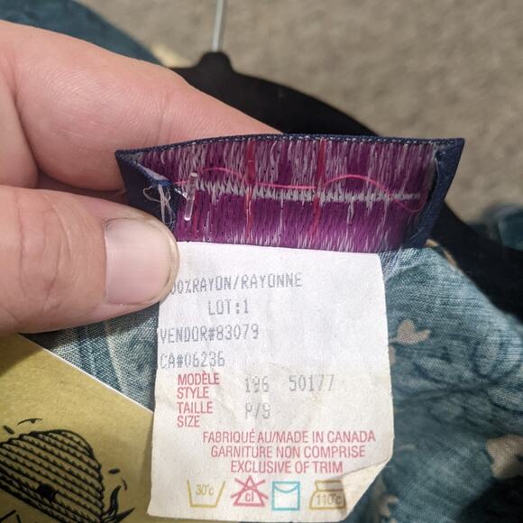 Weekend Edition Vintage Tank Size Small - Picture 6 of 6